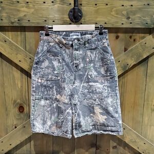 Disclosure Camo Cargo Shorts Size 7 Size 28